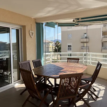 Des Belles Vue De Port Frejus,le Miramar, דירה *